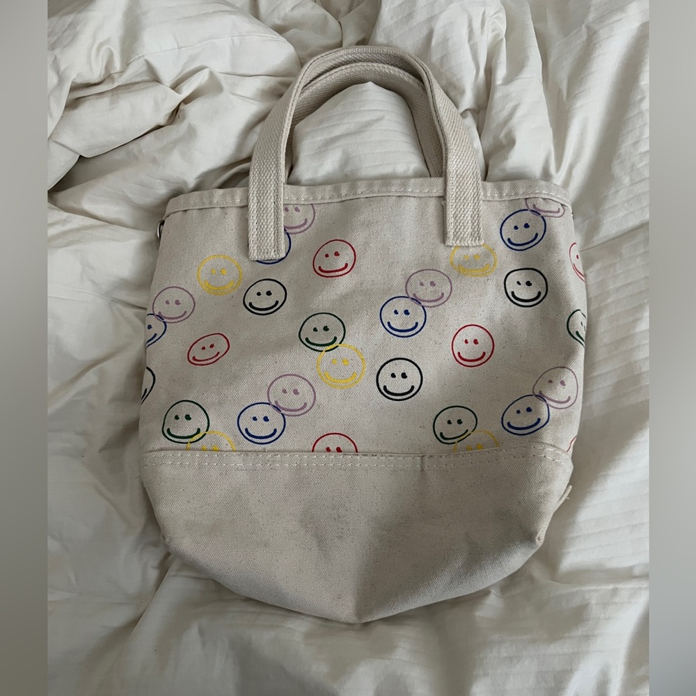 KULE The Smiles and Smiles Bucket Tote